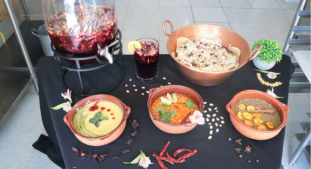 Transmite chef lasallista tradición de las siete cazuelas de Cuaresma 